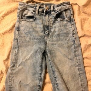 American Eagle 00 short skinny jeans. In good used condition.